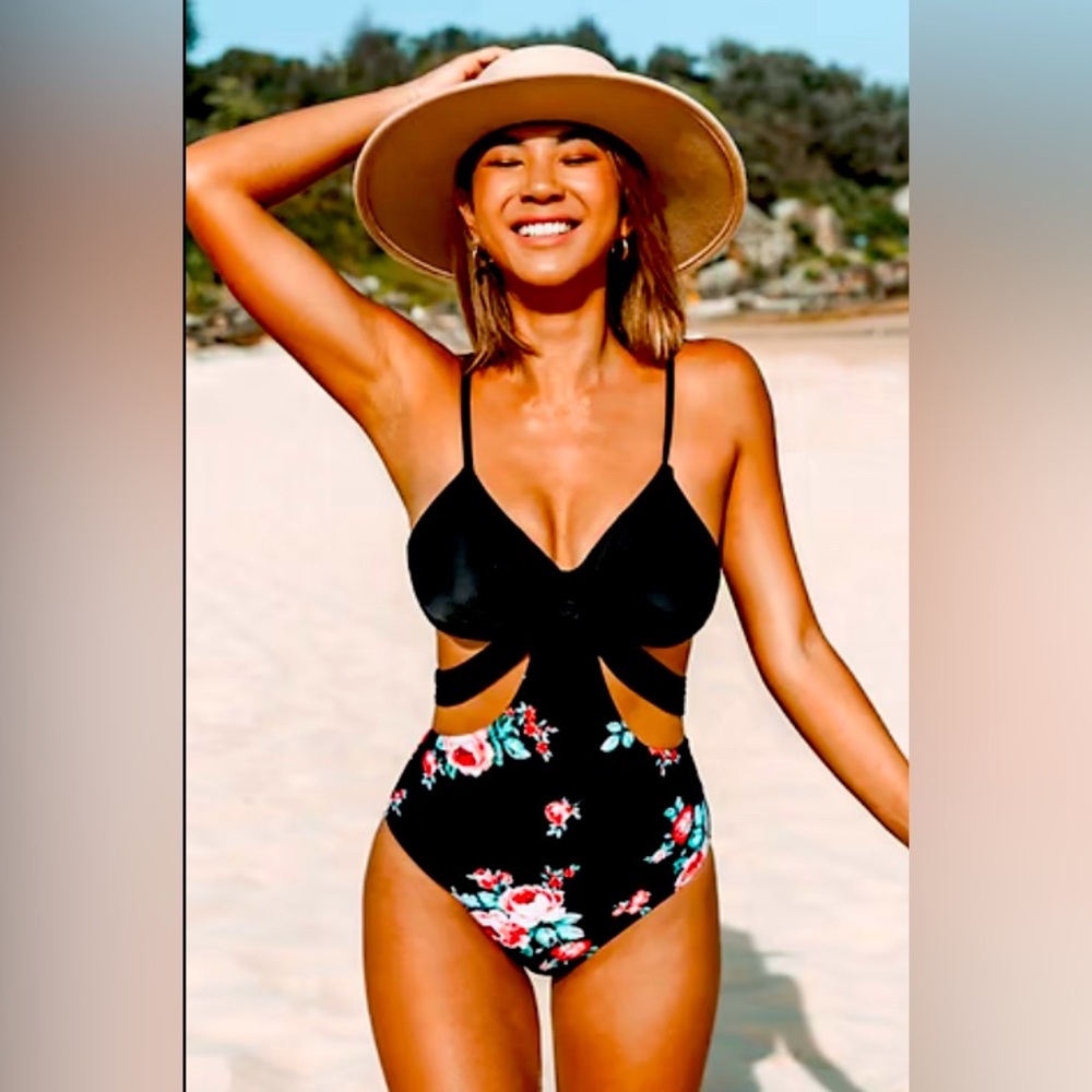 NWOT Cupshe Black and Floral One Piece Swimsuit with Plunging V-Neck XL